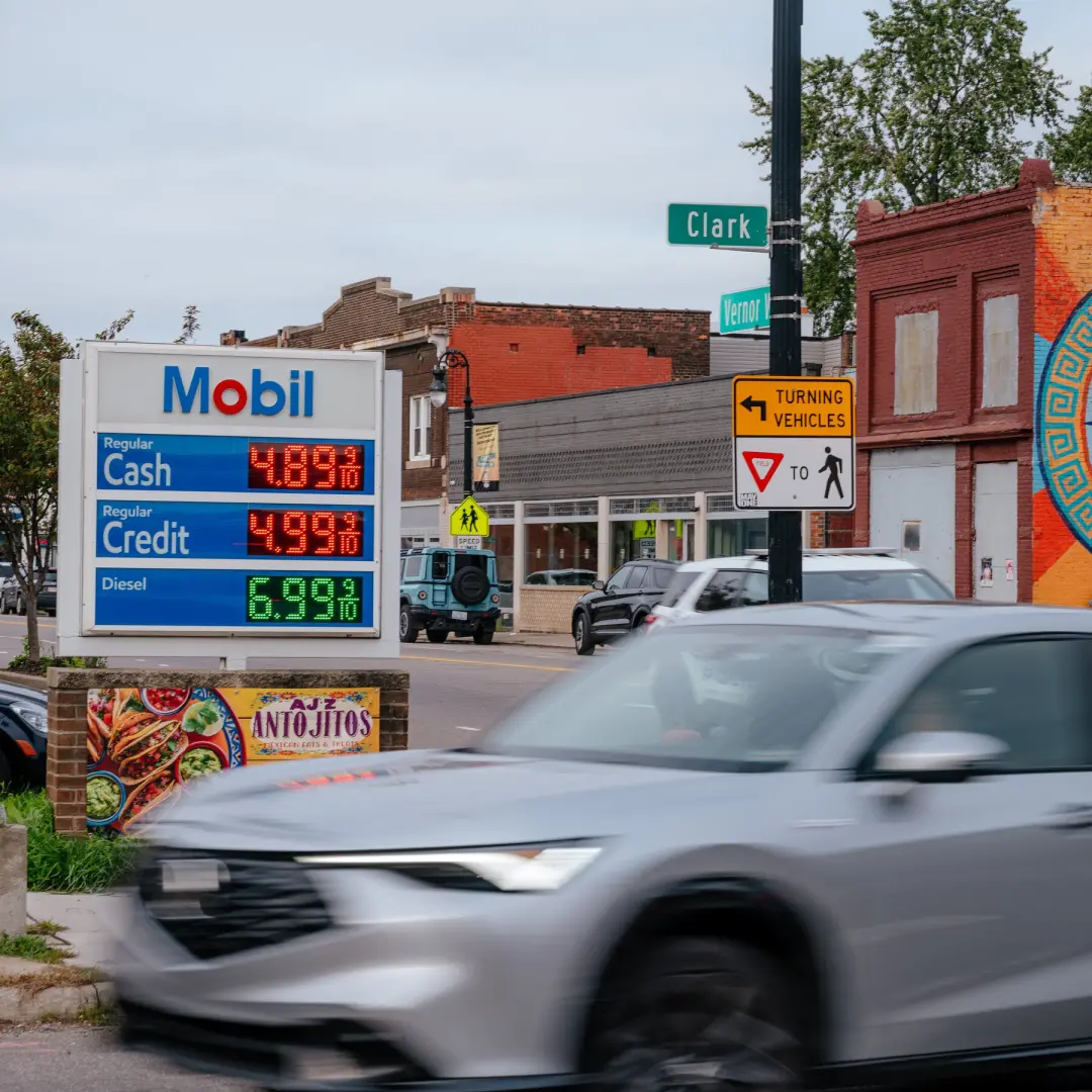 Vendas de caminhonetes grandes e SUVs caíram enquanto mais americanos escolhem carros menores e híbridos. Essa mudança …