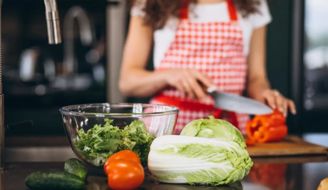 Sopa de legumes e saladas com fibras entram no cardápio para quem quer emagrecer. A ideia de usar opções leves como suc…