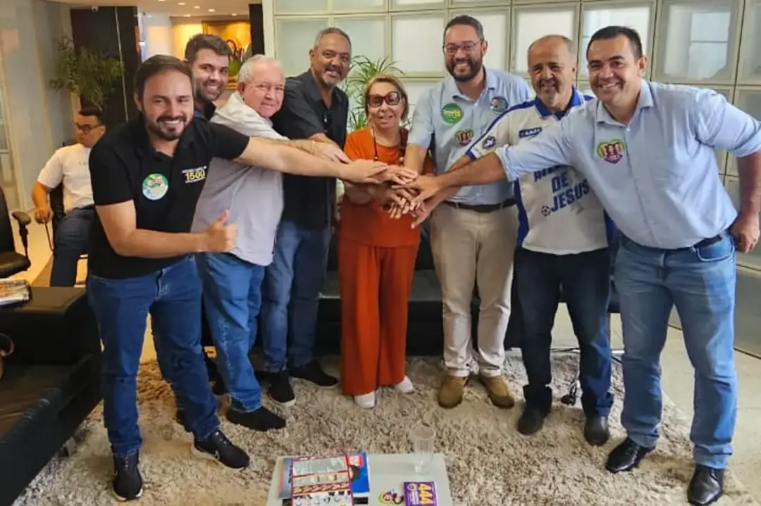 Virmondes Cruvinel junta sete suplentes e ex vereadores pra ampliar a base dele em Goiânia. Isso mostra que a força pol…
