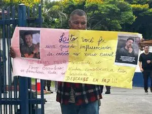 Fãs e familiares se despediram de Lito Sousa em velório em São Paulo. A presença de tantas pessoas mostra o impacto que…