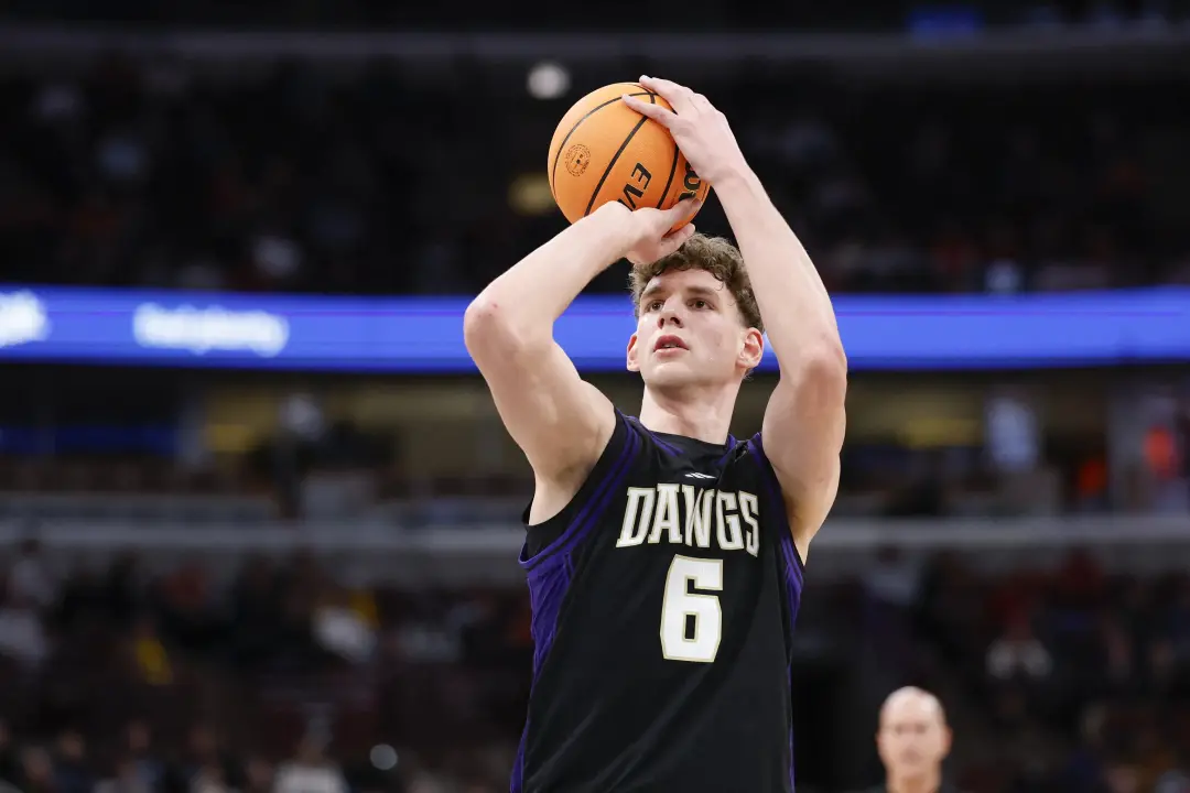 Charlotte Hornets, no treinamento, consideram Hannes Steinbach um possível titular surpresa. É importante ter opções de…