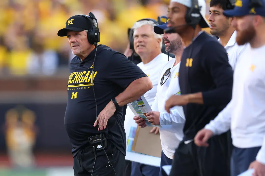 Michigan Wolverines estão 3-1 na temporada regular, mas o desempenho no campo não agradou a galera. A defesa quase elit…