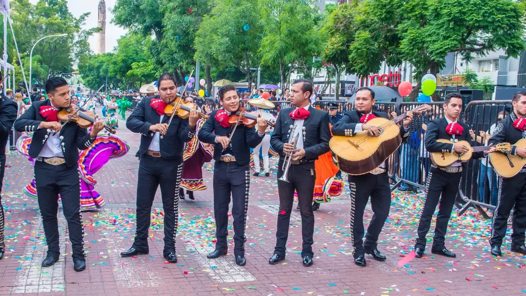 Mariachi Herencia de México fez história no Soldier Field ao tocar a música nacional dos Estados Unidos instrumentalmen…