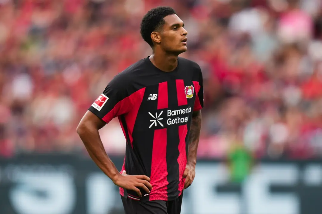 Chelsea entrou na disputa pelo zagueiro Jarell Quansah do Bayer Leverkusen, ameaçando o Arsenal. É uma movimentação ráp…
