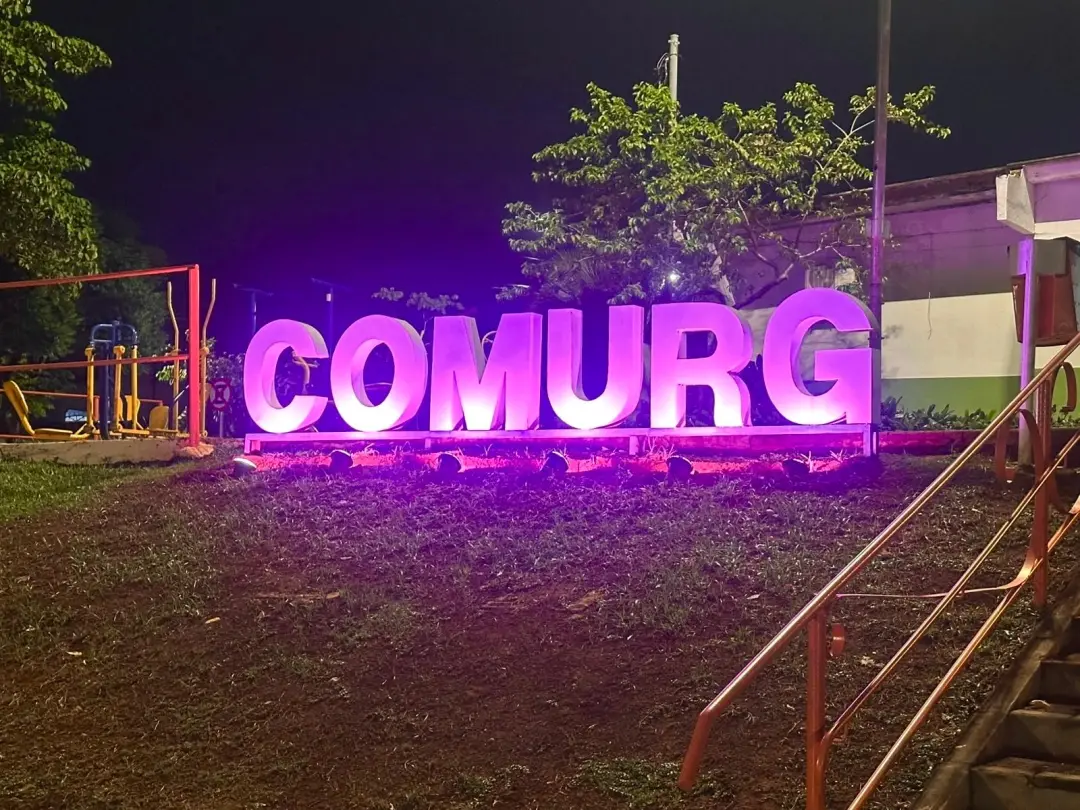 Iluminação rosa acesa na sede da Comurg em Goiânia para o Outubro Rosa. É importante lembrar que o câncer de mama e do …