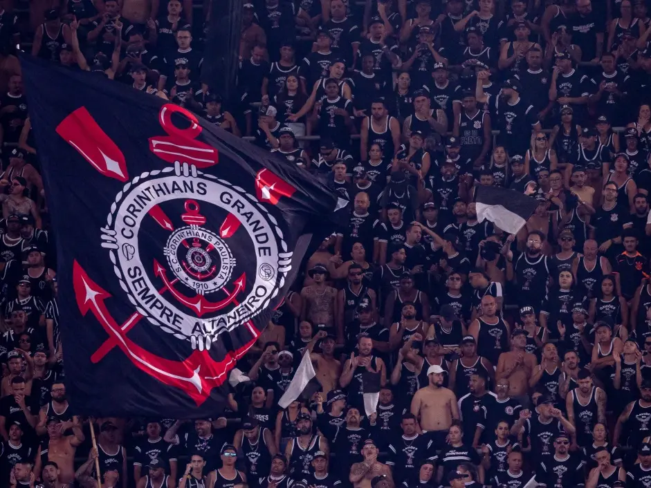 Multa de 120 mil reais para o Corinthians pela Conmebol após incidentes em jogo contra o Estudiantes, na Libertadores. …