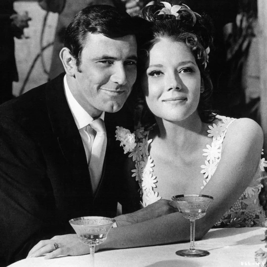 Diana Rigg, atriz dos Avengers e On Her Majesty's Secret Service, tem filha famosa. Isso mostra como a arte de uma gera…