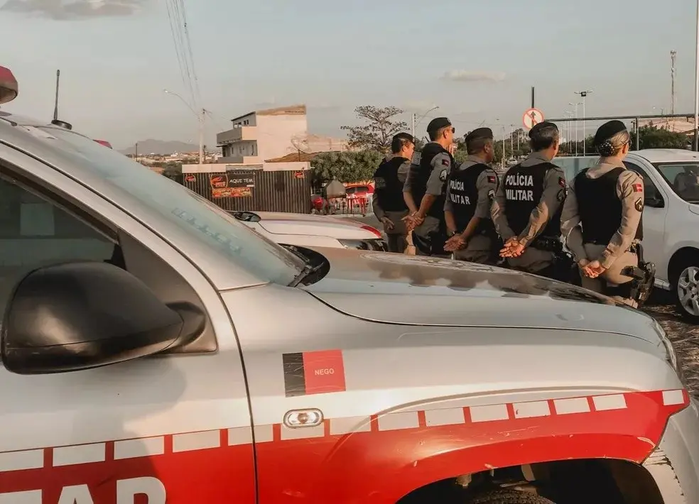 Campina Grande, PB. Um dos suspeitos de assalto e sequestro de família na casa do ex-prefeito de Queimadas foi preso na…