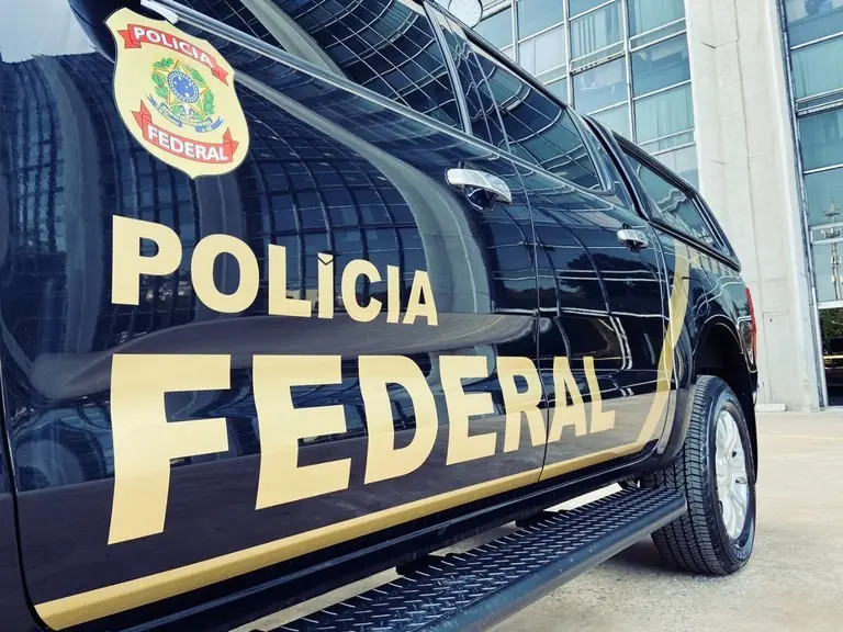 Em Boa Vista, um homem foi preso pela Polícia Federal com R$ 49 mil em espécie suspeito de crime eleitoral. A quantidad…