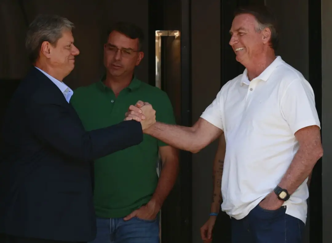 Flavio Bolsonaro pode ser vencedor da eleição e isso afeta a chance de outros candidatos conseguirem espaço. É importan…