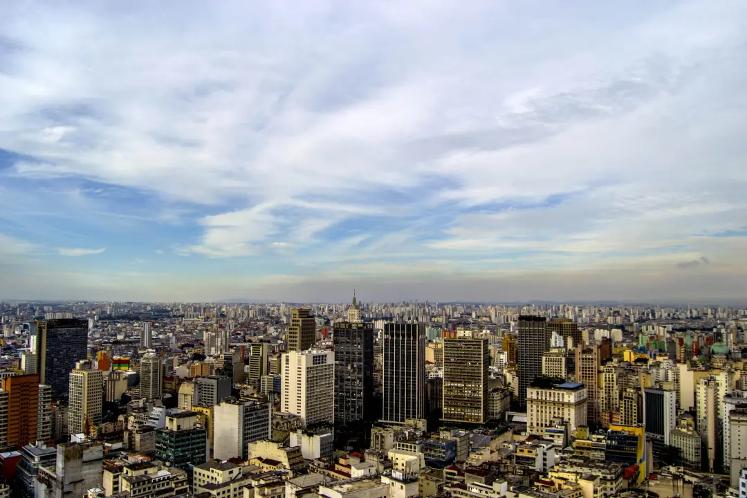 Sábado em São Paulo promete sol com muitas nuvens, mas com pancadas de chuva na tarde e noite, com temperaturas entre 1…