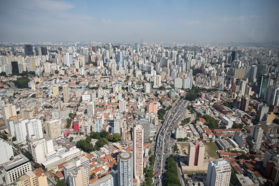 Sábado em São Paulo traz sol entre nuvens com pancadas de chuva isoladas, principalmente no centro. Essa variação climá…