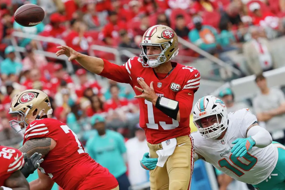 49ers em sequência de vitórias, o time de Kyle Shanahan se mantém invicto, com o ataque de Brock Purdy quebrando record…