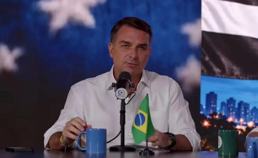 Flavio Bolsonaro, em livro de 2017, nega golpe militar de 1964 e elogia Ustra. Isso demonstra um ponto de vista muito e…