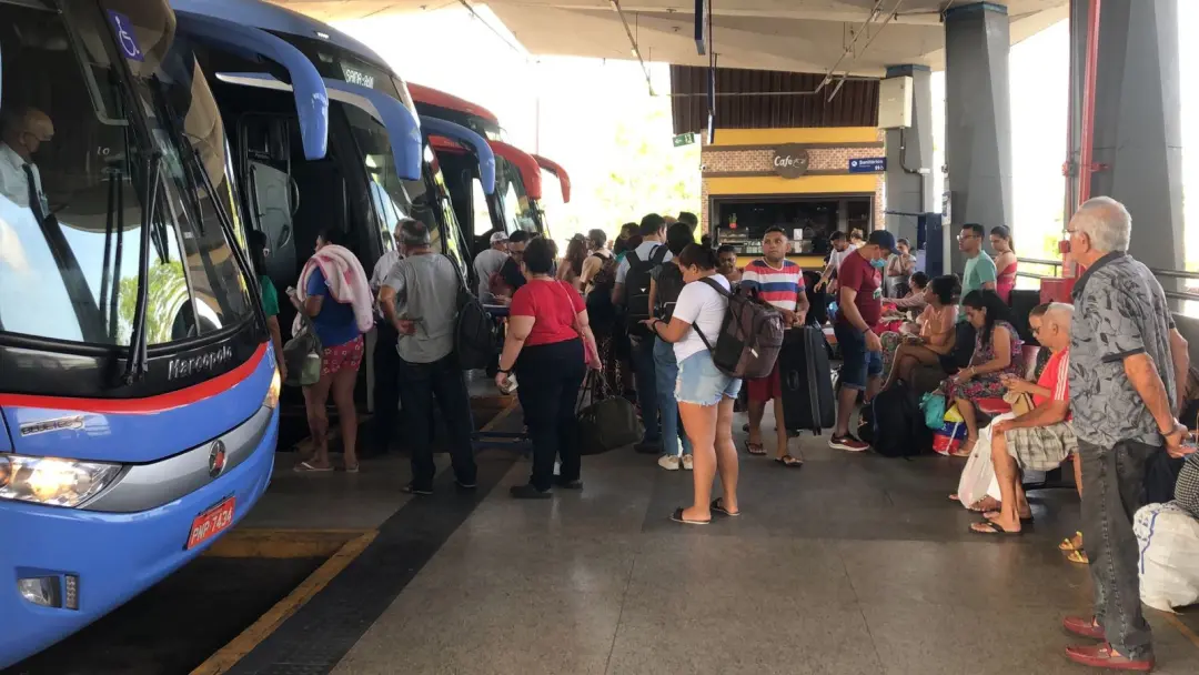 Seis mil passageiros devem passar pela rodoviária de Teresina entre sexta e sábado, um aumento de 32% impulsionado pela…