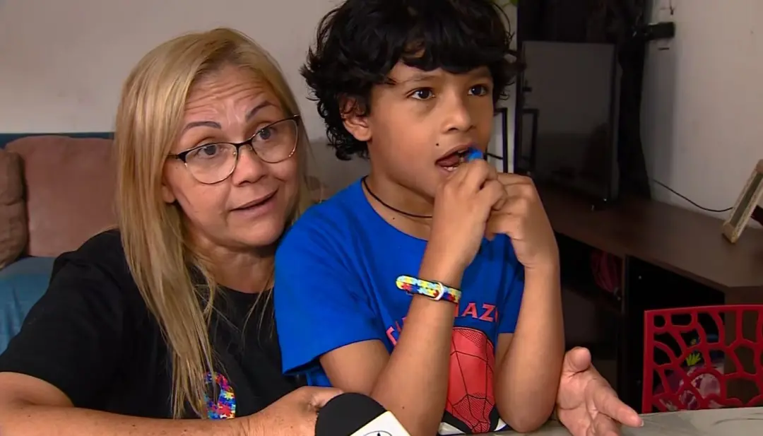 Paulínia, falta de profissional de apoio impediu que o filho de Luiza Maria, de 8 anos com TEA, frequentasse a escola m…