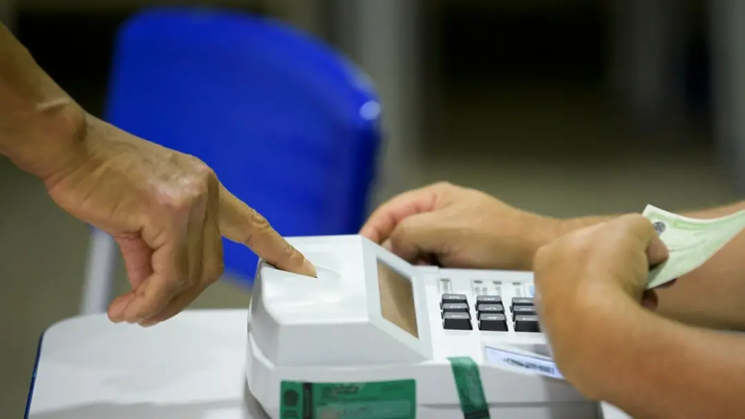 Canadá, Reino Unido, Alemanha e Irlanda emitiram alertas de segurança para quem viaja pro Brasil por causa das eleições…