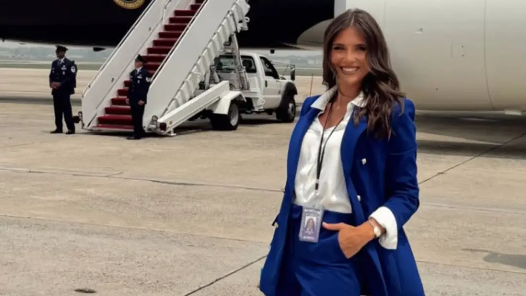 Beni Rae Harmony, de 24 anos, foi nomeada assistente de secretário de imprensa na administração Trump. É um movimento n…
