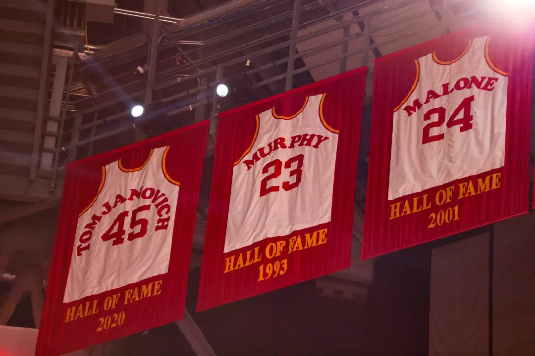 No 30, Thomas Hamilton jogou pela Houston Rockets na temporada 1999-2000, marcando 3,7 pontos e 4,1 rebotes por jogo. É…