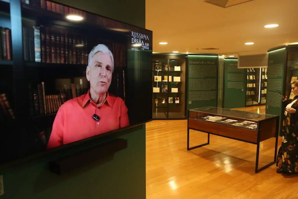 Exposição Russkaya dusha no Multipalco Eva Sopher traz cerca de 300 livros raros da literatura russa até 14 de novembro…