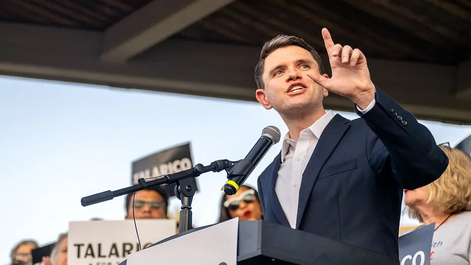 James Talarico, nomeado para o Senado do Texas, usa a Bíblia para apoiar políticas progressistas como saúde universal, …