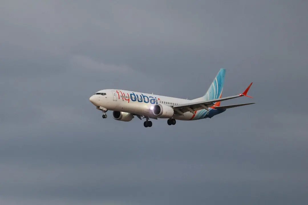 Homem omanense, Hamam al-Hammami, que esfaqueou o comandante do voo da Flydubai, tá proibido de pilotar em Omã por susp…