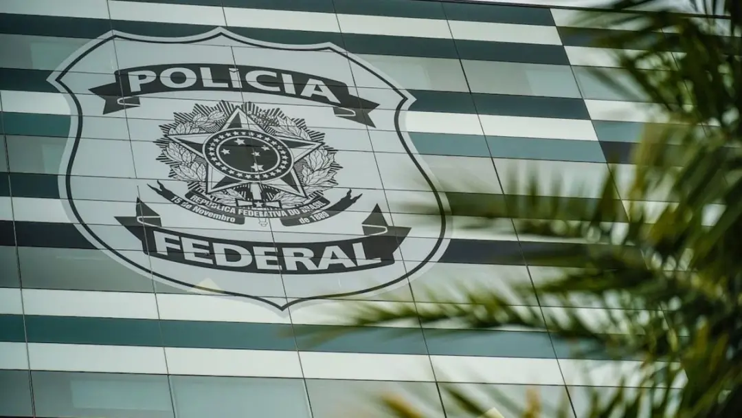 Alto Alegre, Roraima, teve duas pessoas presas com mais de R$ 25 mil em espécie. Dinheiro separado com nomes, apontando…