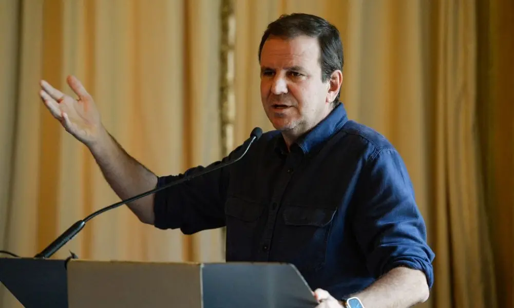Eduardo Paes tem trajetória ligada à centro-direita, começando nos anos 90 com PFL e depois PSDB. Esse movimento entre …