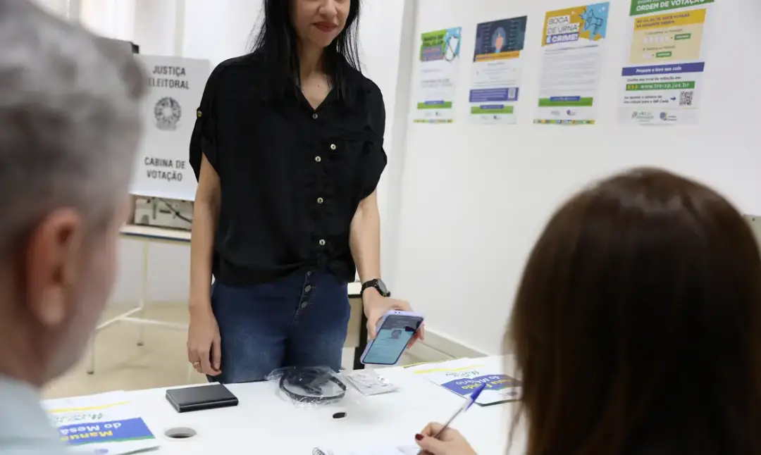 Mais de 158 milhões de brasileiros poderão votar nas Eleições Gerais e precisam de um documento oficial com foto para i…