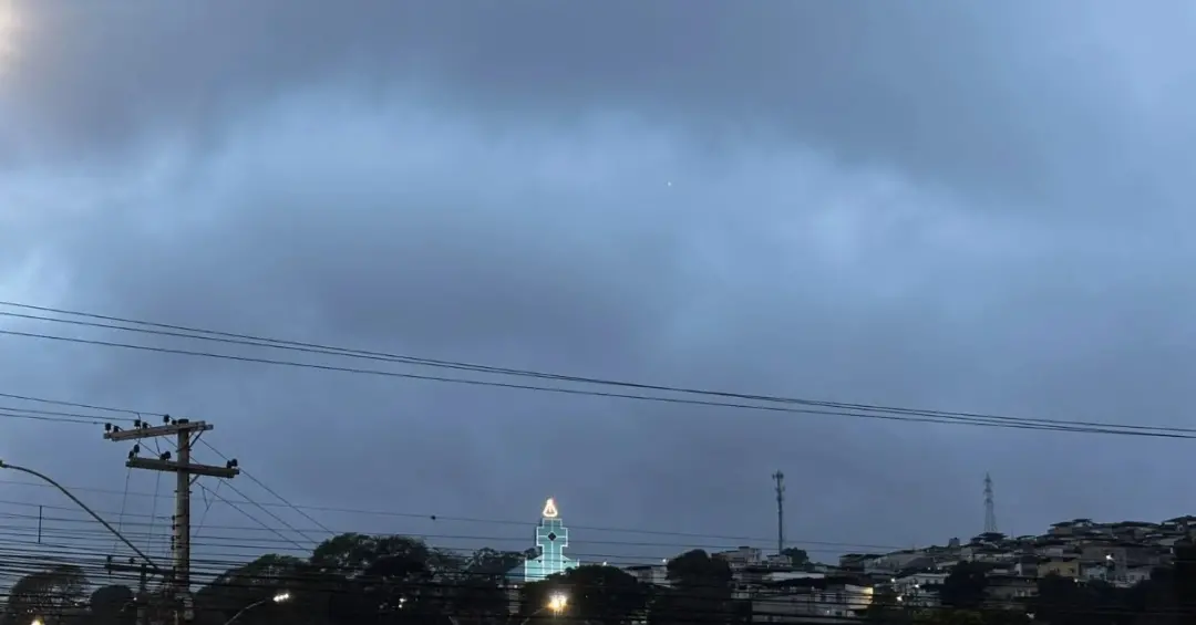 Juiz de Fora registra uma ocorrência por hora nas últimas 24 horas, com 60 milímetros de chuva acumulada na Zona Oeste.…