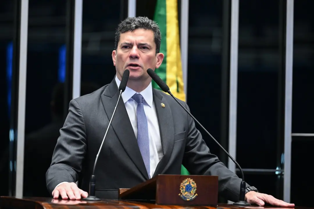 Gilmar Mendes derrubou as decisões do TRE-PR que davam direito de resposta a Moro contra Sandro Alex no Paraná. O minis…