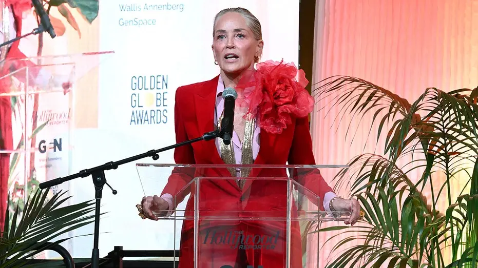Sharon Stone disse no podcast de Michelle Obama que se homens engravidassem o aborto seria como de máquina de venda. Ac…