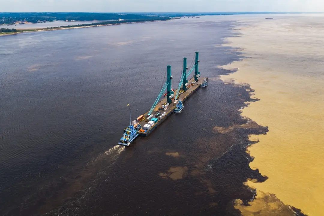 Estrutura flutuante de 4 mil toneladas foi transferida de Manaus para Itacoatiara para operar na seca. Isso garante que…