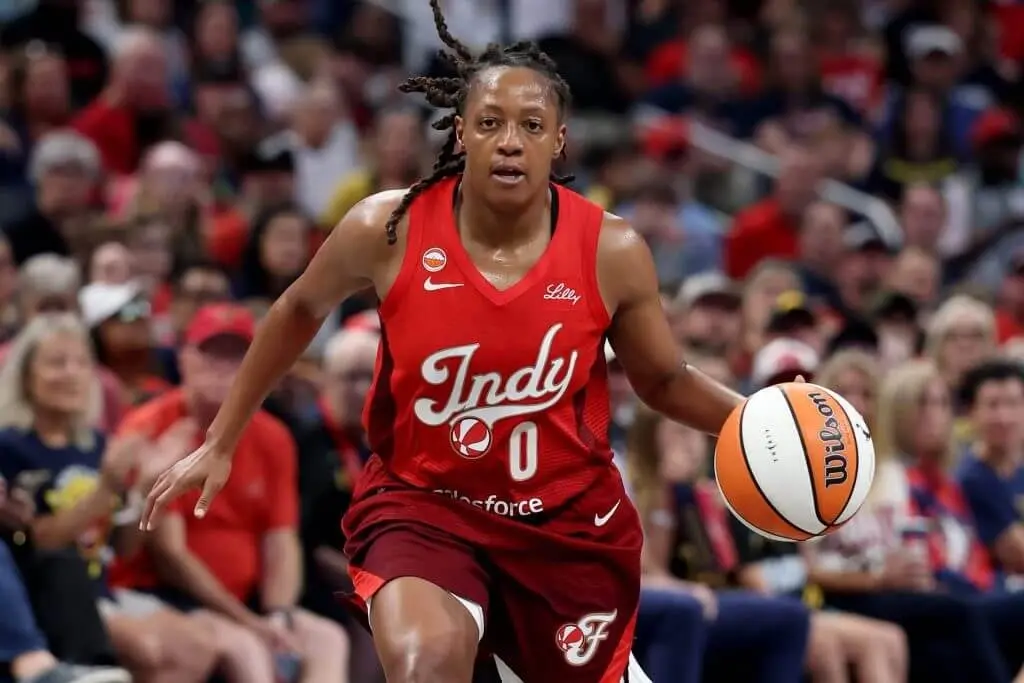 Kelsey Mitchell diz que será egoísta sobre o futuro como agente livre, após a eliminação do Indiana Fever. Ela falou so…