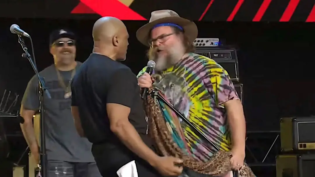 Tom Morello promoveu um show no Merriweather Pavilion em Columbia, Maryland, onde Jack Black, DMC, Cypress Hill, Chuck …