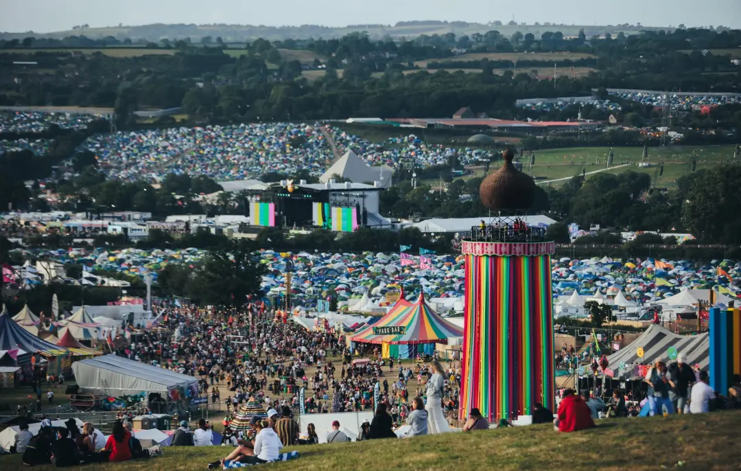 42 minutos, fim das vendas dos ingressos do Glastonbury Festival 2027. É tenso ver tanta gente tentando garantir um lug…