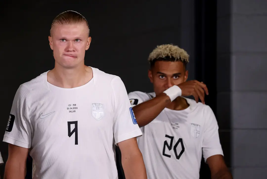 Haaland foi substituido no jogo da Noruega contra Portugal, mancando do campo. O técnico minimizou a preocupação, dizen…