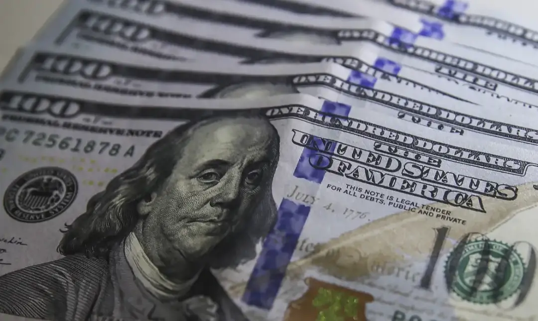 Dólar caindo mais de 4% e ficando abaixo de R$ 5 após o primeiro turno eleitoral. A queda, segundo analistas, reflete o…