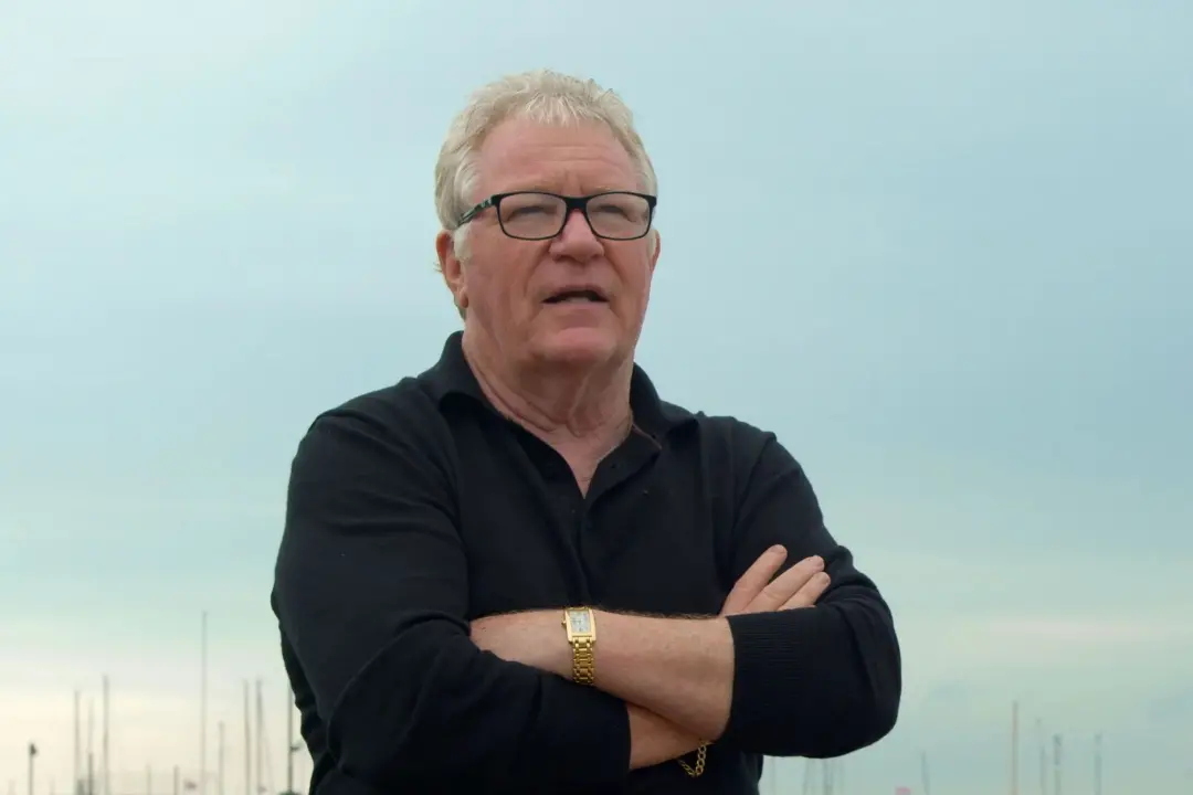 Jim Davidson, 72 anos, está saindo com Maria Rice-Mundy, que namorou Simon Cowell, semanas depois de cancelar casamento…