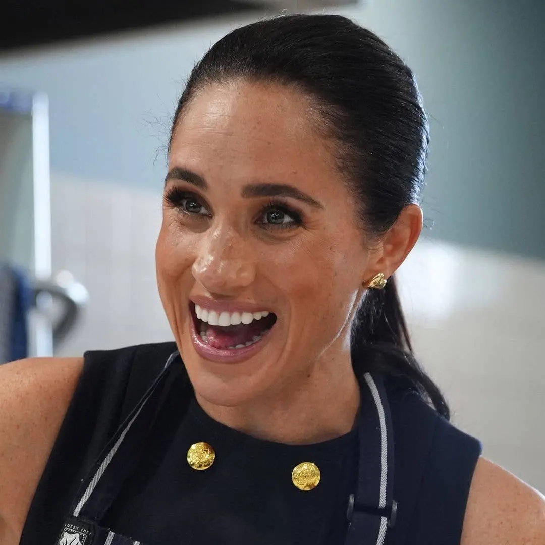 Meghan Markle apareceu cozinhando numa cozinha chique no Reino Unido para promover a marca As Ever. Esse tipo de vitrin…