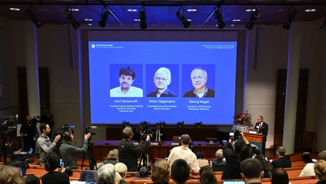 Karl Deisseroth, Peter Hegemann e Georg Nagel ganharão o Nobel de Medicina de 2026 pelos estudos que usam luz para ente…