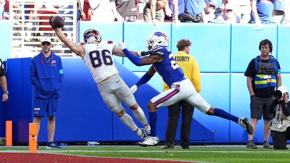 Gardner Johnson chamou a jogada de Efton Chism, que deu touchdown com uma mão dentro de dois minutos, de jogada de joga…