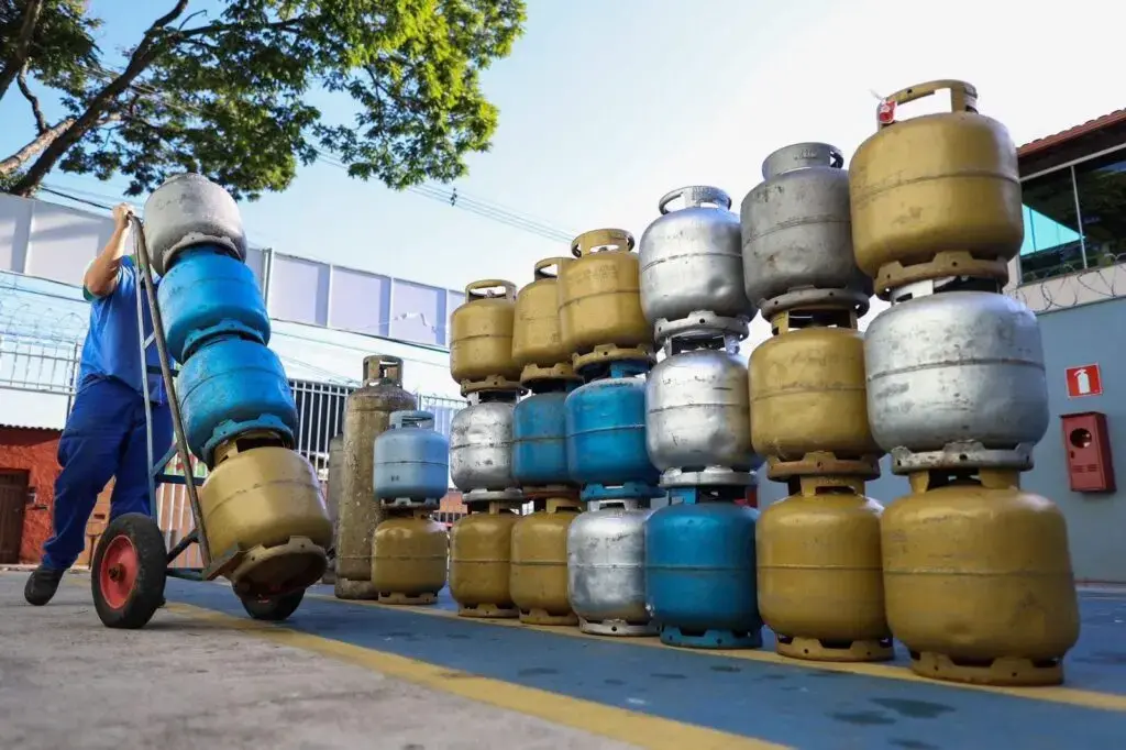 Variação de até 25% no preço do gás de cozinha em Goiânia, apontou pesquisa do Procon. É muito estranho ter tanta difer…