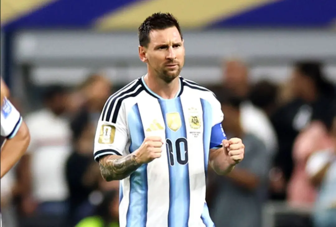 Ingressos para a despedida de Messi, nos valores de R$ 308 a R$ 1.640, esgotaram em cerca de 90 minutos no Monumental d…