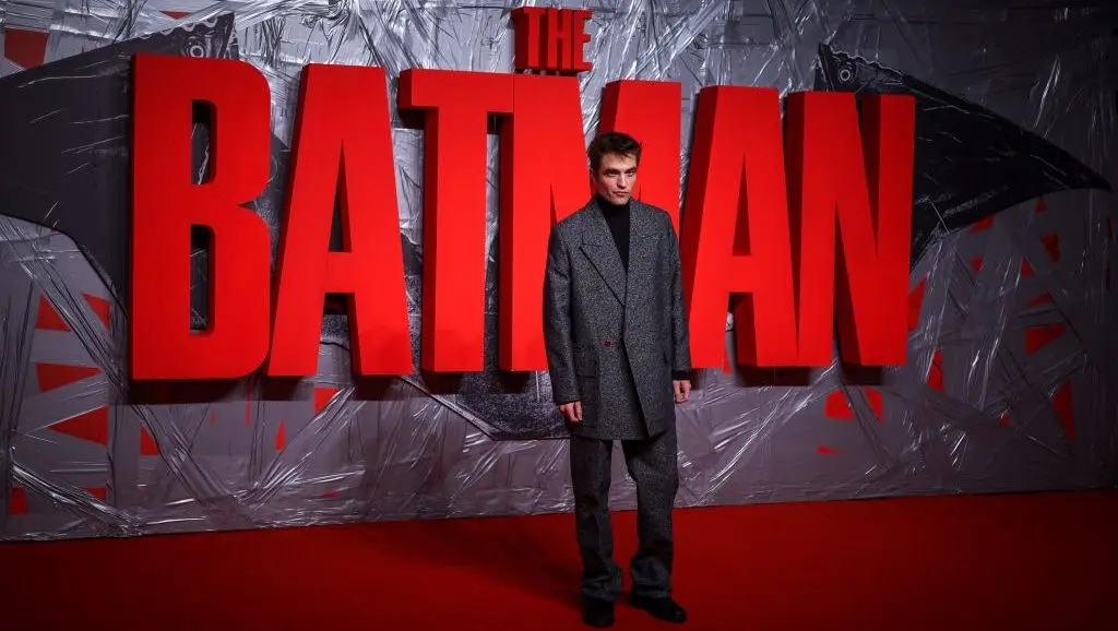 Batman Parte II tem nova data de lançamento após pausa na produção. A mudança mostra a complexidade de projetos grandes…
