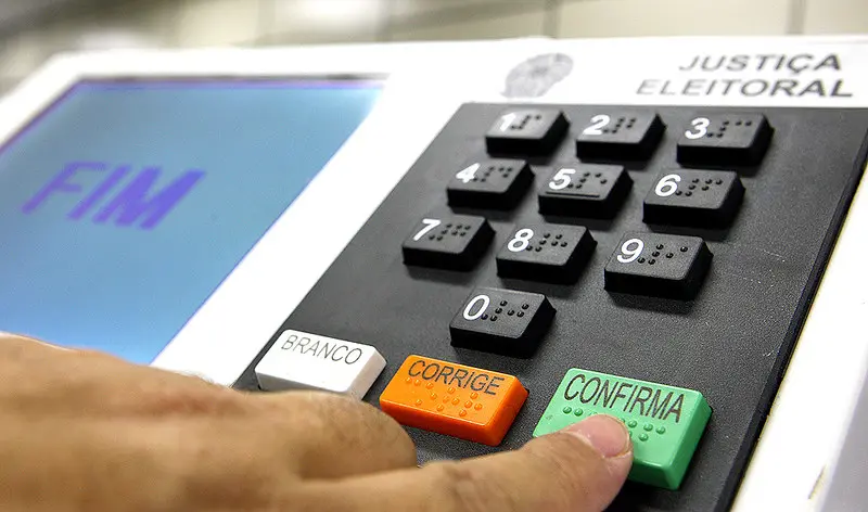 Mais de 10 milhões de eleitores optaram por branco ou nulo para deputado federal, totalizando 8,58% dos votos. Esse núm…