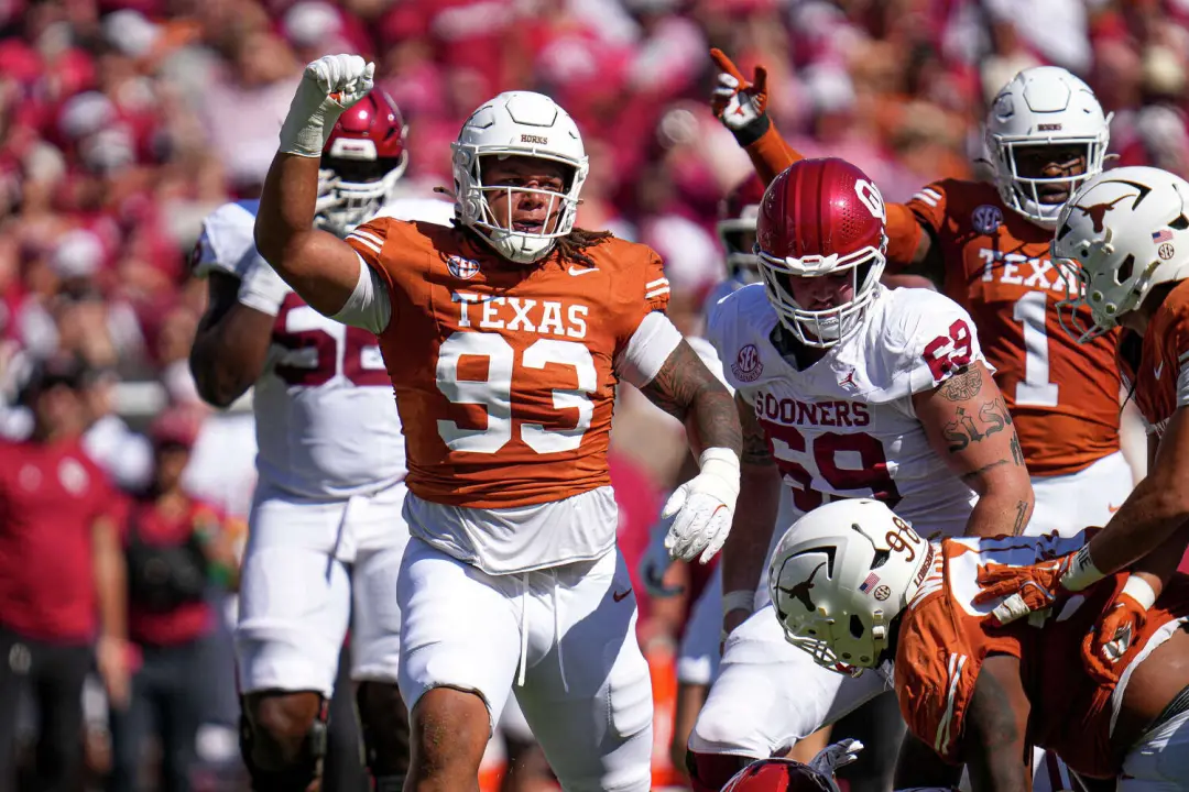 Texas e Oklahoma trocam os papéis na rivalidade, com Texas invicto e ranqueado número 1, e Oklahoma em situação mais ba…