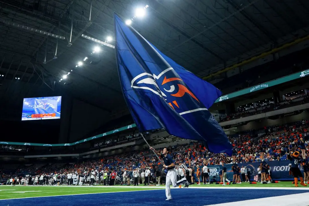 Hartline questionou a autenticidade do barulho da torcida em UTSA, dizendo que não sabe como fica tão alto com cerca de…