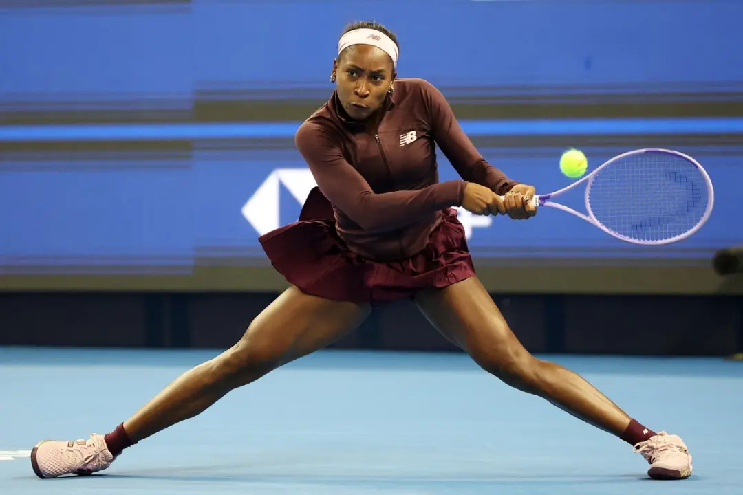 Coco Gauff foi alvo de abuso racista nas redes após um lance polêmico na vitória sobre Sun Xinran no China Open. É inad…