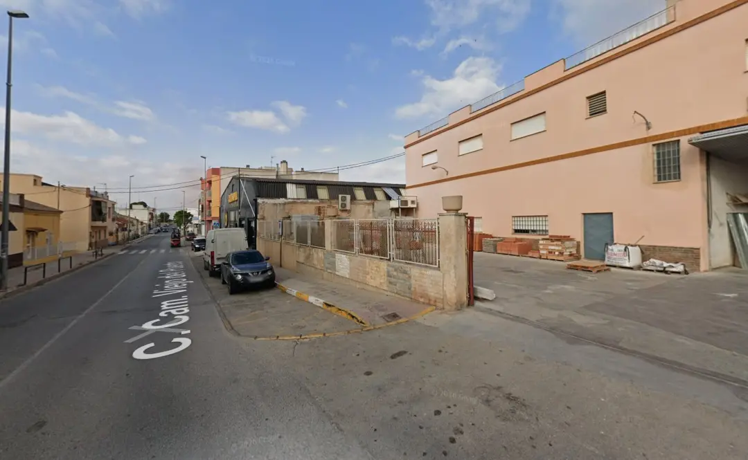 Lorca, na província de Murcia, viu um corpo de um homem com faca no peito na manhã de hoje. A presença de violência ext…